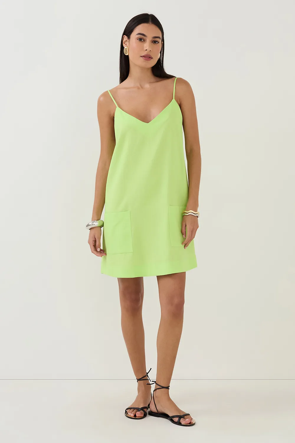 Vestido Curto Fina Decote