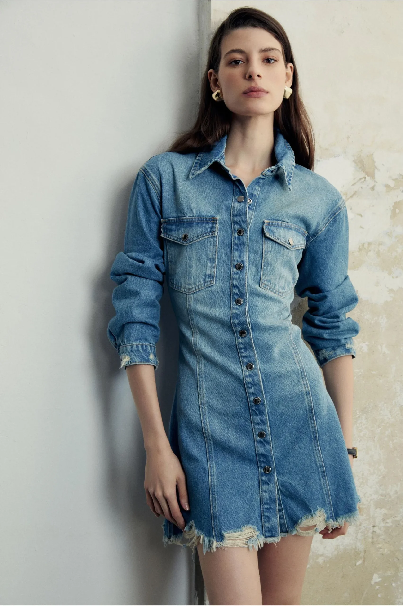 Vestido De Jeans Curto Destroyed Na Barra