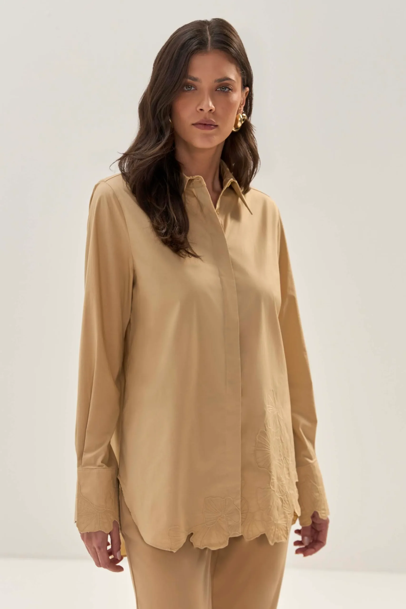 Camisa Alongada com Bordado