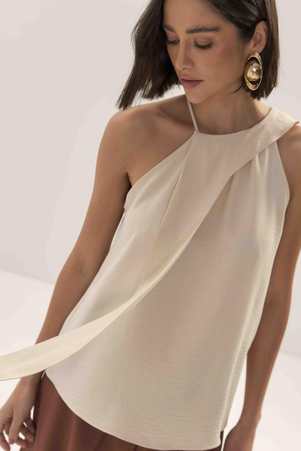 BLUSA LISA COM PONTA