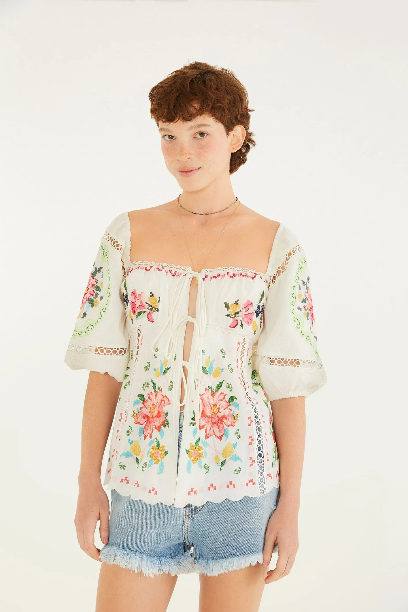 BLUSA BORDADA BORDA BANDANA